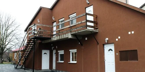 Geszteny�s Vend�gh�z Gyula
