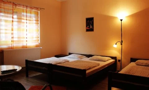 Gesztenyés Vendégház Gyula - Május 1.