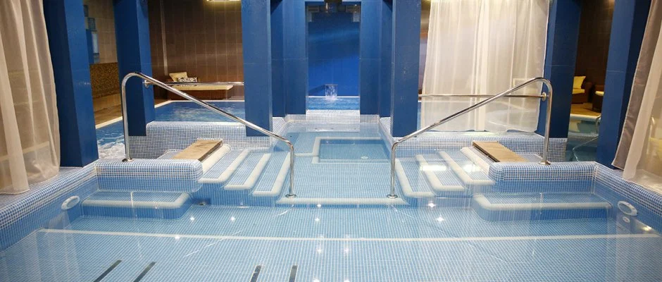 Golden Ball Club Hotel Gyr