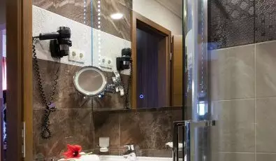 Golden Ball Club Hotel Gyr