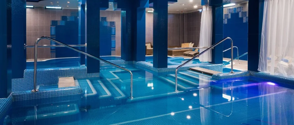 Golden Ball Club Hotel Gyr