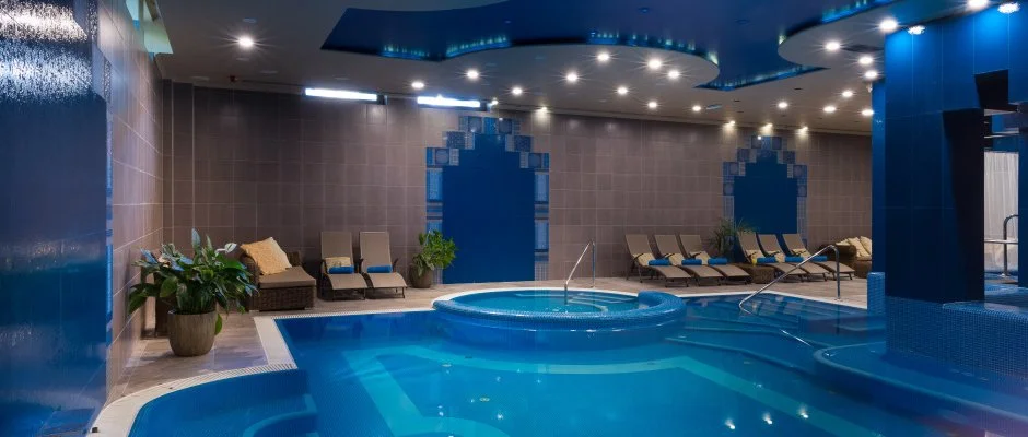 Golden Ball Club Hotel Gyr