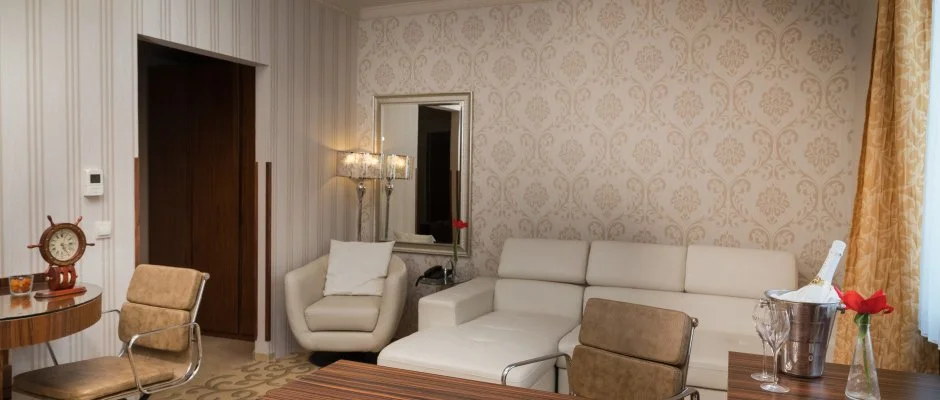 Golden Ball Club Hotel Gyr