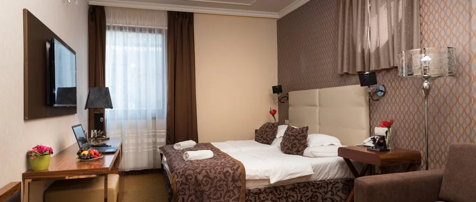 Golden Ball Club Hotel Gyr