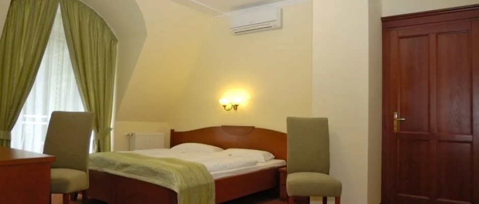 Gosztola Gyngye-az erd szllodja Gosztola