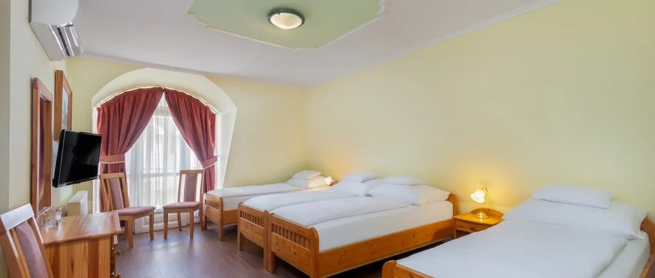 Gosztola Gyngye-az erd szllodja Gosztola