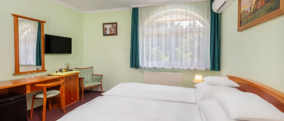 Gosztola Gyngye-az erd szllodja Gosztola