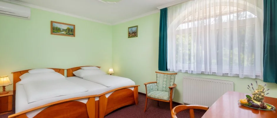 Gosztola Gyngye-az erd szllodja Gosztola