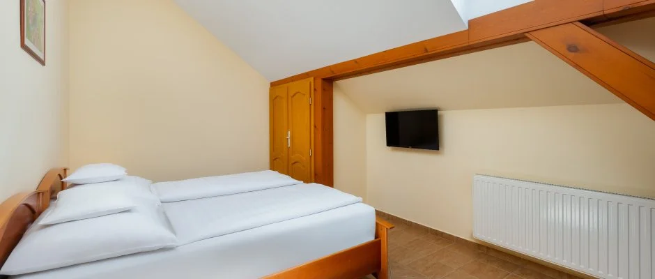 Gosztola Gyngye-az erd szllodja Gosztola