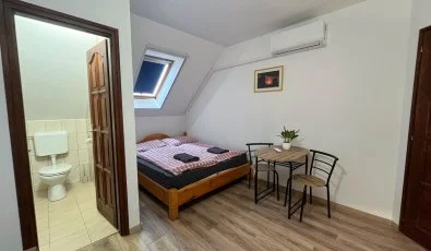 Gyulavezr-Csobnci Pihen Vendghz Gyulakeszi