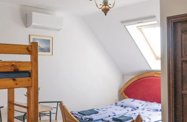 Gyulavezr-Csobnci Pihen Vendghz Gyulakeszi