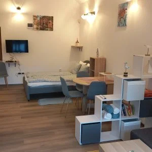 Hanga-lak Velence - Pünkösd (min. 2 éj)