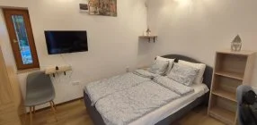 Hanga-lak - K�t �nnep k�z�tt
