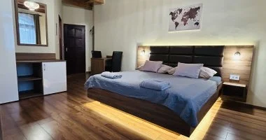 Május 1. (min. 2 éj)