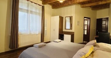 Október 23. (min. 2 éj)