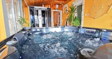 Napi �rak reggelis ell�t�ssal (1 �jt�l)