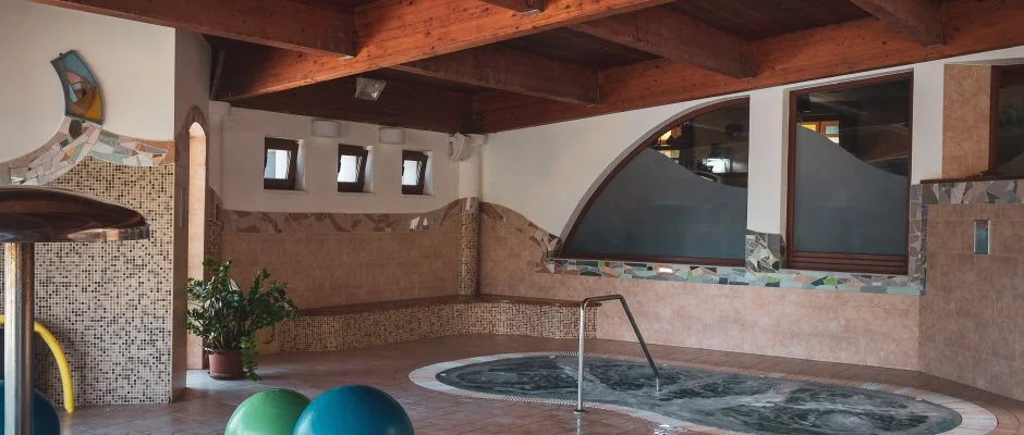 Htkti Wellness Hotel & Lovaspark Mr