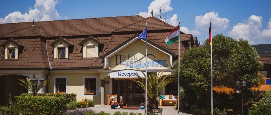 Htkti Wellness Hotel & Lovaspark Mr