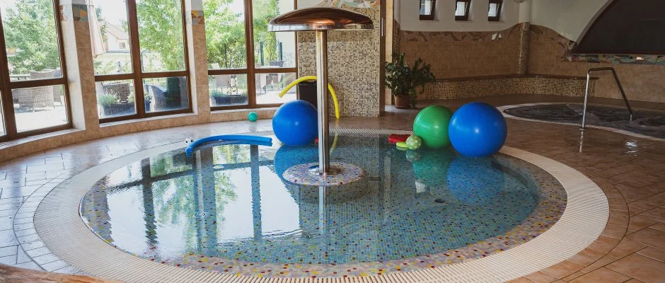 Htkti Wellness Hotel & Lovaspark Mr