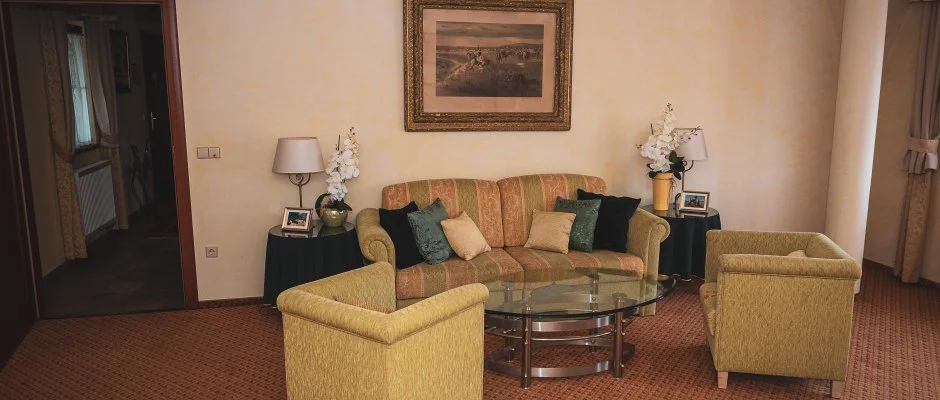 Htkti Wellness Hotel & Lovaspark Mr