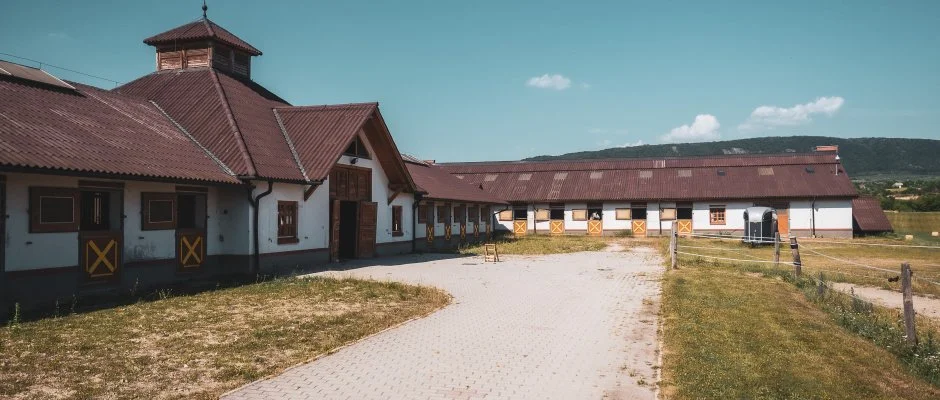 Htkti Wellness Hotel & Lovaspark Mr