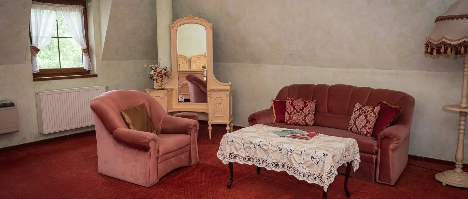 Htkti Wellness Hotel & Lovaspark Mr