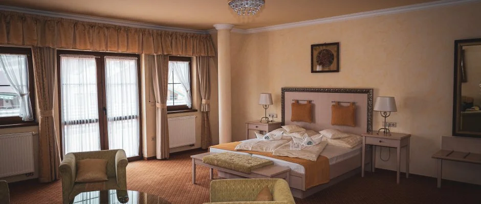 Htkti Wellness Hotel & Lovaspark Mr