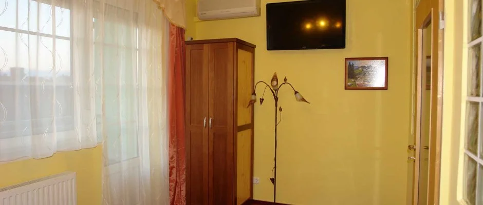 HoldLux Apartmanok Srvr