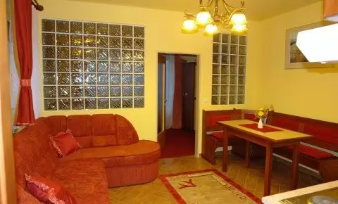 HoldLux Apartmanok Sárvár - Október 23.