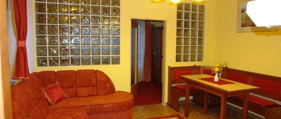 HoldLux Apartmanok Srvr