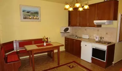 HoldLux Apartmanok Srvr