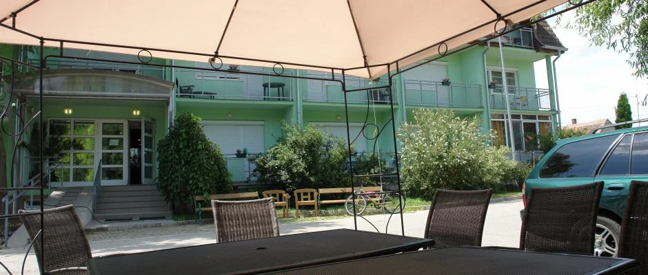 HoldLux Apartmanok Srvr