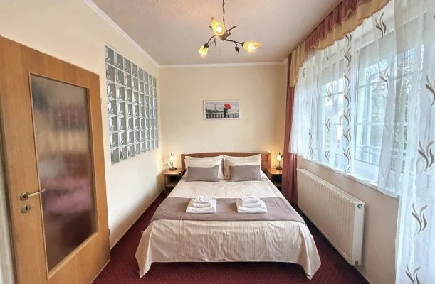 HoldLux Apartmanok S�rv�r