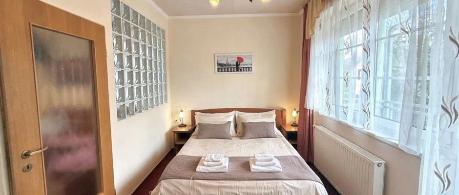 HoldLux Apartmanok S�rv�r