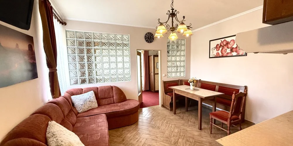 HoldLux Apartmanok S�rv�r
