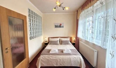 HoldLux Apartmanok S�rv�r
