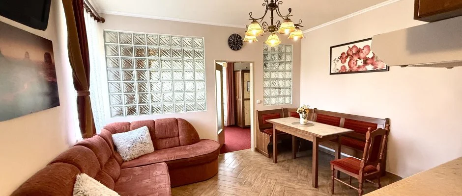 HoldLux Apartmanok S�rv�r