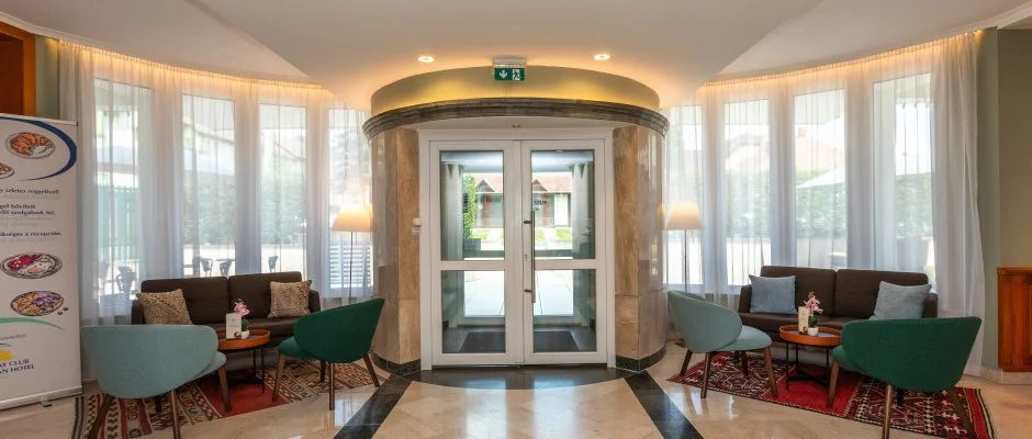 Holiday Club Apartman Hotel H�v�z
