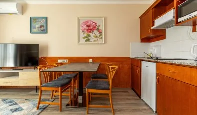 Holiday Club Apartman Hotel H�v�z