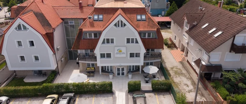Holiday Club Apartman Hotel H�v�z