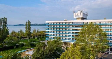 - Hajókázás a Balatonon