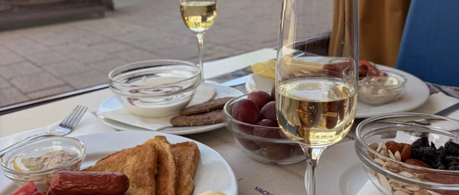 Hotel Bassiana S�rv�r