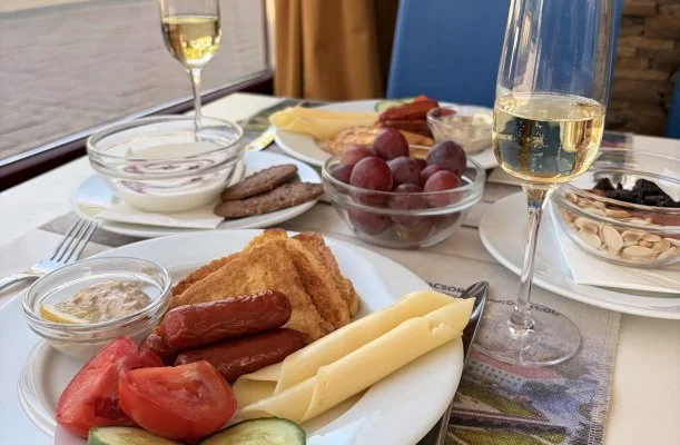 Hotel Bassiana S�rv�r