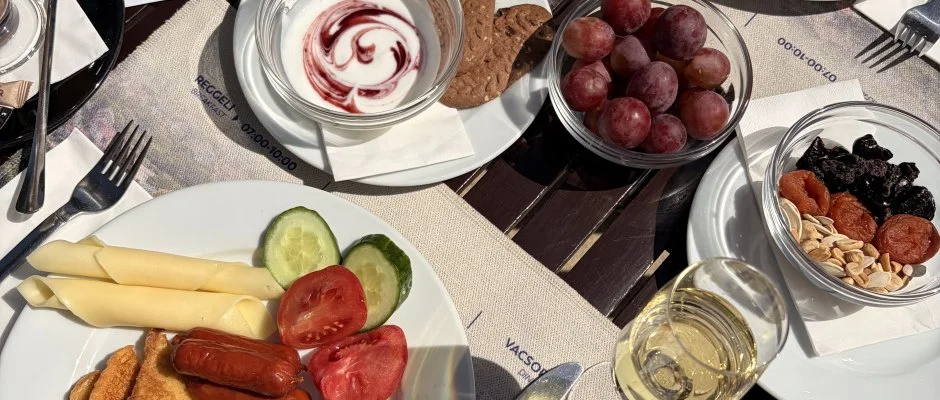 Hotel Bassiana S�rv�r
