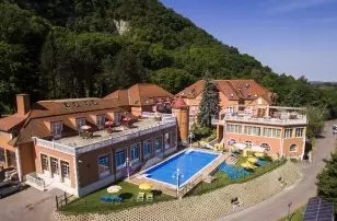 Hotel Bellevue Esztergom - Wellness akcik ngy jszakra