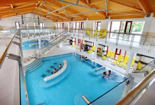 Hunguest Hotel Flóra - Legjobb ár félpanzióval, fürdőbelépővel (min. 2 éj)