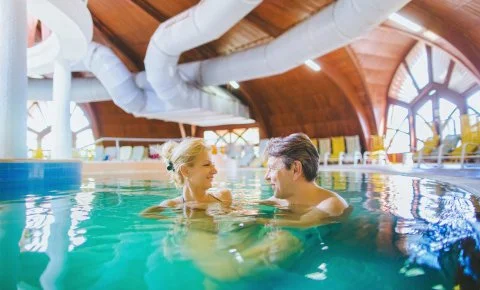 Hotel Forrás Zalakaros - Szilveszteri mulatság Zalakaroson korlátlan belépővel a Zalakarosi Fürdőbe