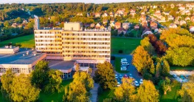 M�jus 1. (min. 2 �j)