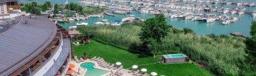Hotel Golden Lake Resort