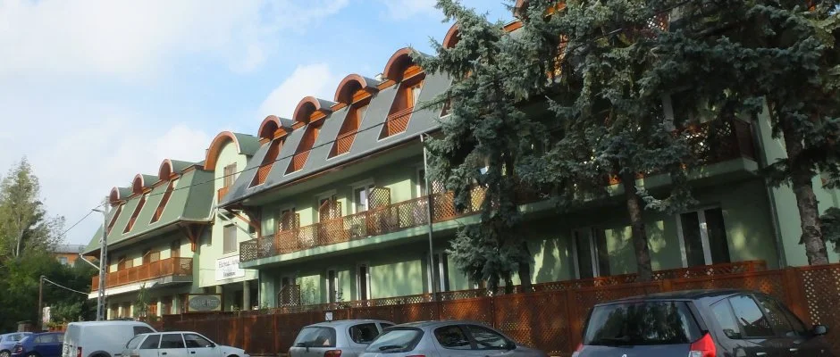 Hajnal Hotel Mez�k�vesd